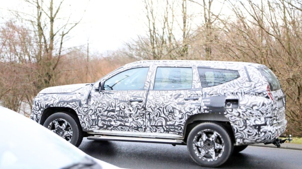 Mitsubishi’s 2026 Pajero Sport Spy Shot